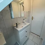 Апартаменты 7-24 Self-check-in - 120qm - 5 - 2 Bathrooms - Kitchen - Free Parking - Yihapartment Ганновер