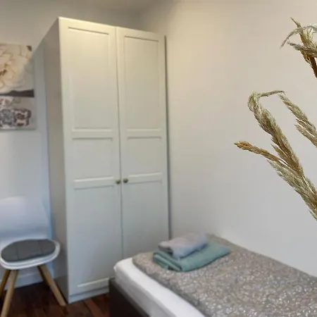 Apartament 7-24 Self-check-in - 120qm - 5 - 2 Bathrooms - Kitchen - Free Parking - Yihapartment *