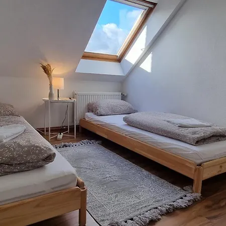7-24 Self-check-in - 120qm - 5 - 2 Bathrooms - Kitchen - Free Parking - Yihapartment Apartment Hannover